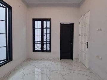 Rumah Baru 3 Lantai Dalam Cluster Dekat Mall Kalibata Pasar Minggu