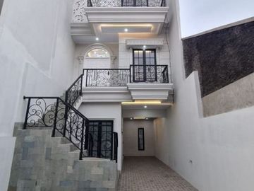 Rumah Baru 3 Lantai Dalam Cluster Dekat Mall Kalibata Pasar Minggu