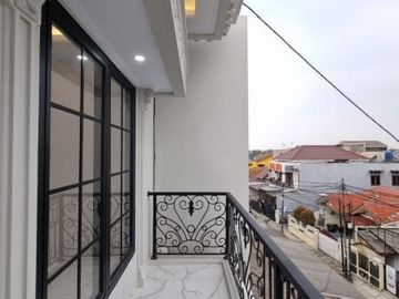 Rumah Baru 3 Lantai Dalam Cluster Dekat Mall Kalibata Pasar Minggu
