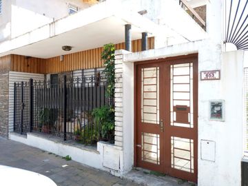 Venta P H  5 Amb. en 2 Ptas. en Ramos Mejía - Muy Buen Estado y Ubicación