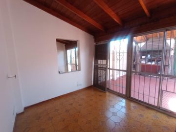 Venta P H  5 Amb. en 2 Ptas. en Ramos Mejía - Muy Buen Estado y Ubicación
