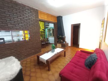 Venta P H  5 Amb. en 2 Ptas. en Ramos Mejía - Muy Buen Estado y Ubicación
