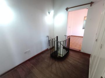 Venta P H  5 Amb. en 2 Ptas. en Ramos Mejía - Muy Buen Estado y Ubicación