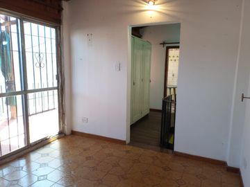 Venta P H  5 Amb. en 2 Ptas. en Ramos Mejía - Muy Buen Estado y Ubicación
