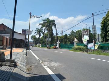 Hunian Nyaman dalam perumahan clasik di Candi Prambanan