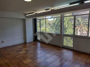 Moneda/ Miraflores. Departamento de 90m² , living comedor a...
