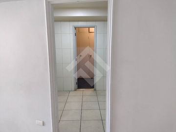 Moneda/ Miraflores. Departamento de 90m² , living comedor a...