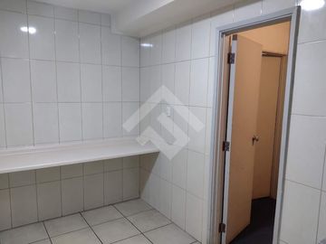 Moneda/ Miraflores. Departamento de 90m² , living comedor a...