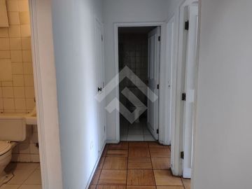 Moneda/ Miraflores. Departamento de 90m² , living comedor a...