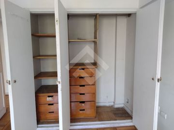 Moneda/ Miraflores. Departamento de 90m² , living comedor a...