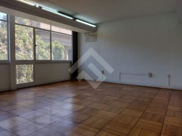 Moneda/ Miraflores. Departamento de 90m² , living comedor a...