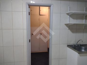 Moneda/ Miraflores. Departamento de 90m² , living comedor a...