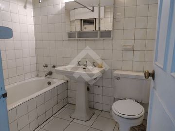 Moneda/ Miraflores. Departamento de 90m² , living comedor a...