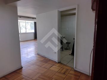Moneda/ Miraflores. Departamento de 90m² , living comedor a...