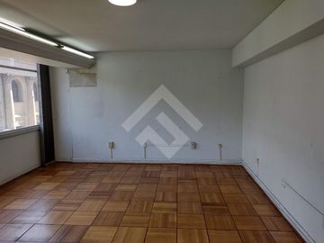 Moneda/ Miraflores. Departamento de 90m² , living comedor a...
