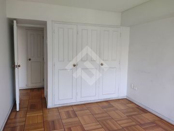 Moneda/ Miraflores. Departamento de 90m² , living comedor a...