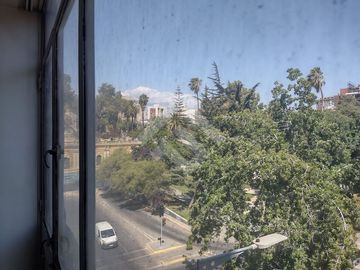 Moneda/ Miraflores. Departamento de 90m² , living comedor a...