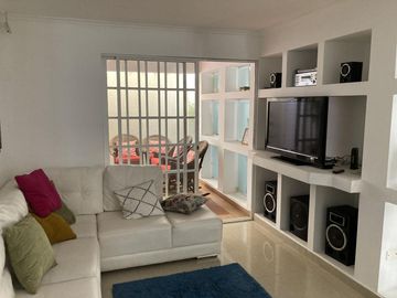 casa en arriendo/venta en la cumbre. Cod V10118
