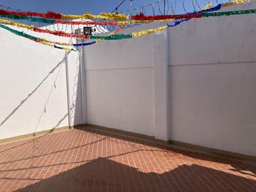 casa en arriendo/venta en la cumbre. Cod V10118