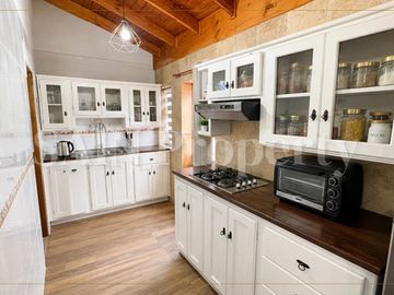 Casa Con Amplio Terreno Y Galpón De 225 M2 En Quillón
