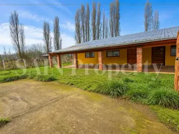 Casa Con Amplio Terreno Y Galpón De 225 M2 En Quillón