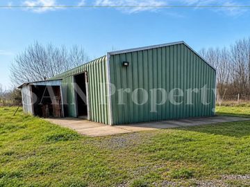 Casa Con Amplio Terreno Y Galpón De 225 M2 En Quillón