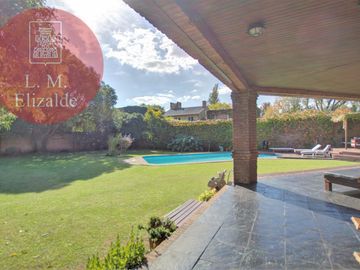 PUNTA CHICA - Casa con Gran Jardín y Pileta - 5Dor - A una cuadra Estación Marina Nueva - Tren de la Costa