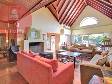 PUNTA CHICA - Casa con Gran Jardín y Pileta - 5Dor - A una cuadra Estación Marina Nueva - Tren de la Costa
