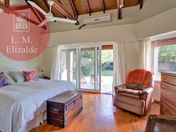 PUNTA CHICA - Casa con Gran Jardín y Pileta - 5Dor - A una cuadra Estación Marina Nueva - Tren de la Costa