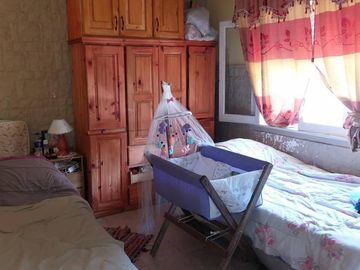 CASA TRES AMBIENTES CON PATIO, EXCELENTE OPOTUNIDAD
