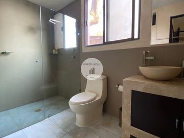 RESIDENCIA EN TEQUESQUITENCO CON EMBARCADERO