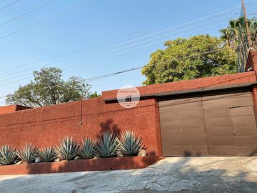RESIDENCIA EN TEQUESQUITENCO CON EMBARCADERO