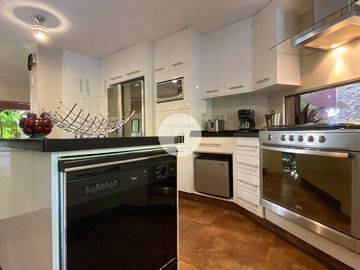 RESIDENCIA EN TEQUESQUITENCO CON EMBARCADERO