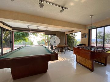 RESIDENCIA EN TEQUESQUITENCO CON EMBARCADERO