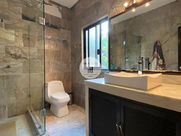 RESIDENCIA EN TEQUESQUITENCO CON EMBARCADERO