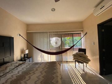 RESIDENCIA EN TEQUESQUITENCO CON EMBARCADERO
