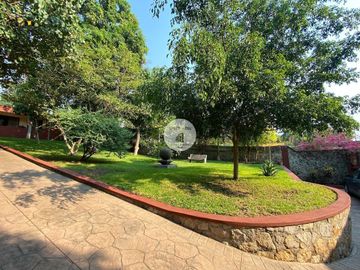 RESIDENCIA EN TEQUESQUITENCO CON EMBARCADERO