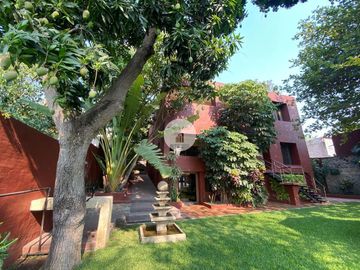 RESIDENCIA EN TEQUESQUITENCO CON EMBARCADERO