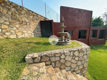 RESIDENCIA EN TEQUESQUITENCO CON EMBARCADERO