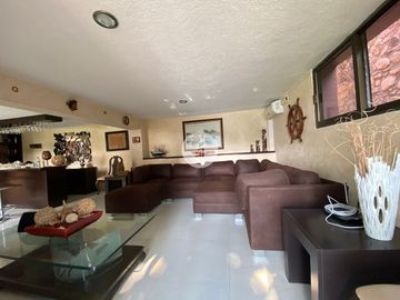 RESIDENCIA EN TEQUESQUITENCO CON EMBARCADERO