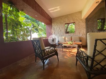 RESIDENCIA EN TEQUESQUITENCO CON EMBARCADERO