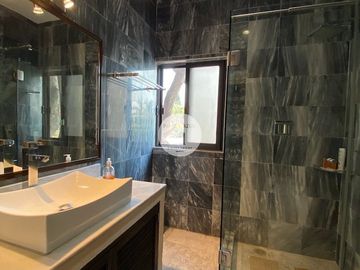 RESIDENCIA EN TEQUESQUITENCO CON EMBARCADERO