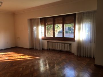Impecable casa con pileta