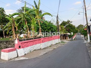 TANAH PEKARANGAN DI UTARA BANDARA ADISUCIPTO