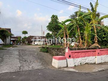 TANAH PEKARANGAN DI UTARA BANDARA ADISUCIPTO