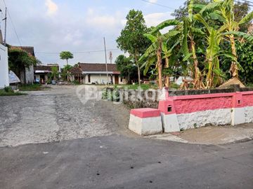 TANAH PEKARANGAN DI UTARA BANDARA ADISUCIPTO