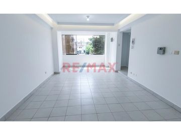 Se Alquila Local Amplio En San Juan De Miraflores *600 M2 *Todo El Edificio *3 Pisos Más Azotea *Ubicación Estratégica ´Sunarp *Municipalidad *Colegio