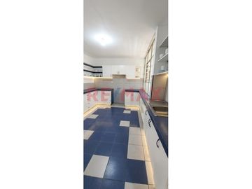 Se Alquila Local Amplio En San Juan De Miraflores *600 M2 *Todo El Edificio *3 Pisos Más Azotea *Ubicación Estratégica ´Sunarp *Municipalidad *Colegio