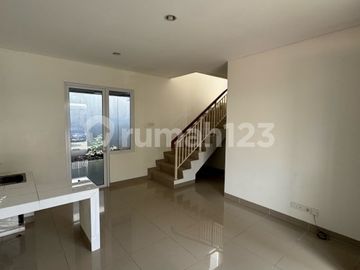 Rumah Sewa 2 Lantai Besar dan Nyaman di Gading Serpong