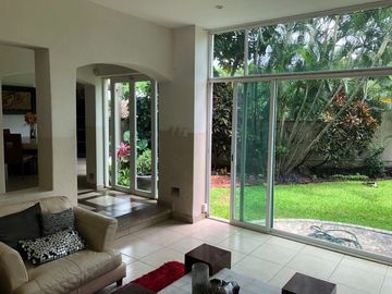 Casa en Fraccionamiento en Sumiya, Jiutepec, Morelos CAEN-812-Fr*